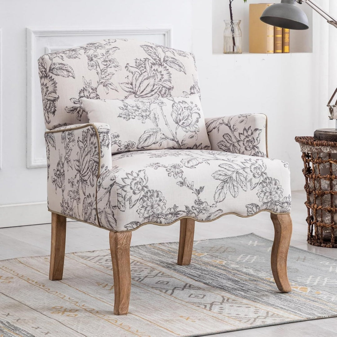 Poltrona confortevole beige con braccioli